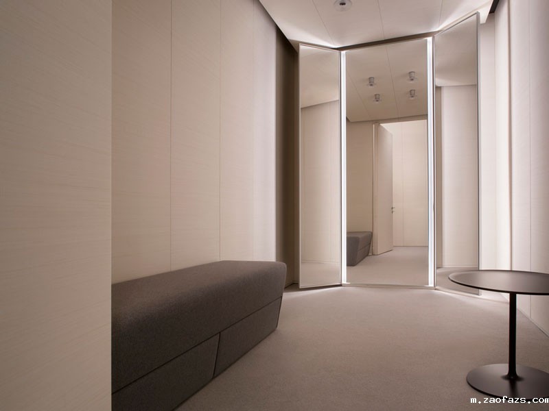 300平米服装专卖店装修设计效果图