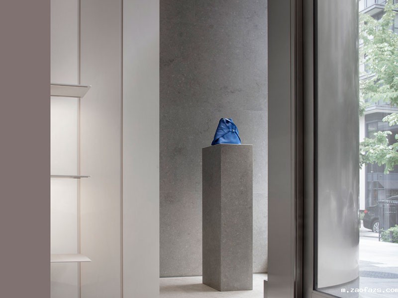 300平米服装专卖店装修设计效果图