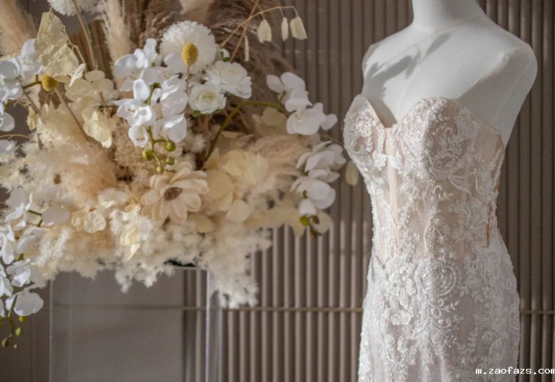 180平米婚纱礼服定制店铺装修设计效果图