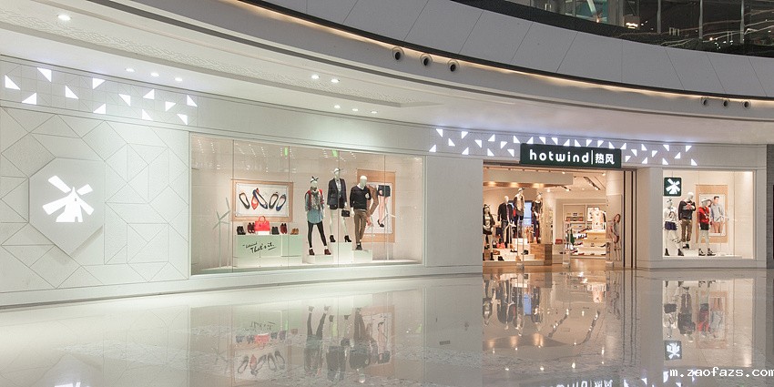 320平米商场服饰专卖店装修效果图