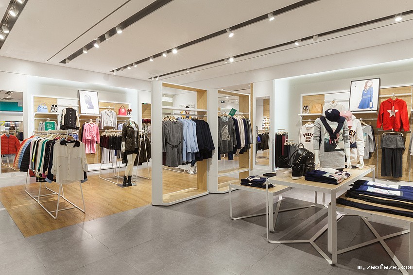 320平米商场服饰专卖店装修效果图